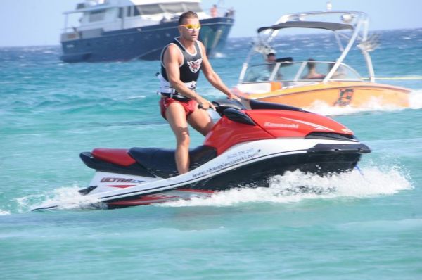 Βρείτε ποιος «σκίζει» τα κύματα