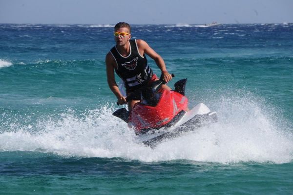 Βρείτε ποιος «σκίζει» τα κύματα