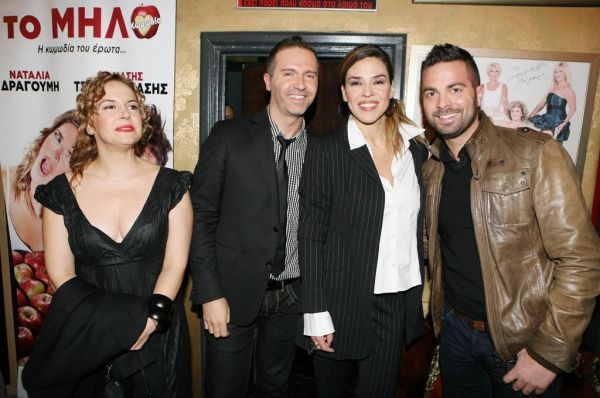 Λαμπερή πρεμιέρα στο θέατρο Αθηνά για «Το μήλο»