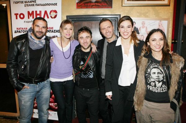 Λαμπερή πρεμιέρα στο θέατρο Αθηνά για «Το μήλο»