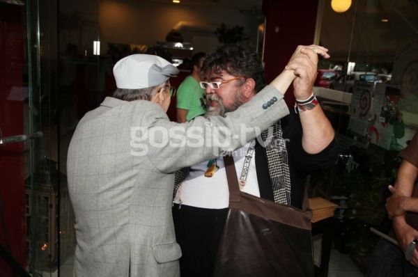 Επώνυμοι τραγουδούν τα κομμάτια του Άρη Βλάχου