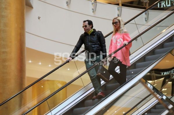 Άρης Καβατζίκης και Νάντια Μπουλέ: Βόλτα για ψώνια