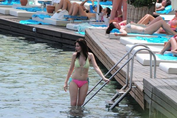 Δείτε για πρώτη φορά την «Ελίφ» με μαγιό