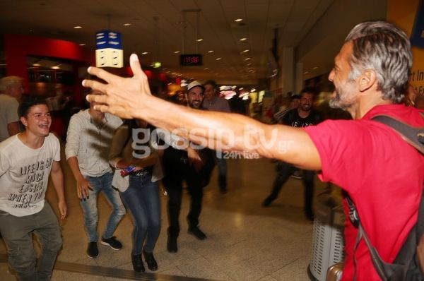 Survivor 2: Συγκίνηση, φιλιά και χορός μετά την άφιξη του Στέλιου Κρητικού στο αεροδρόμιο