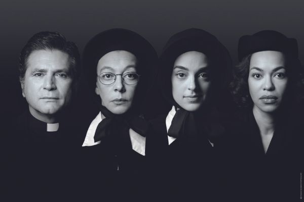 Xριστοδούλου-Χατούπη: Κλείνουν την αυλαία τον Απρίλη