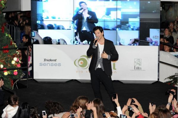 Video: Όλα όσα έγιναν στην απονομή δίσκου του Σάκη Ρουβά 