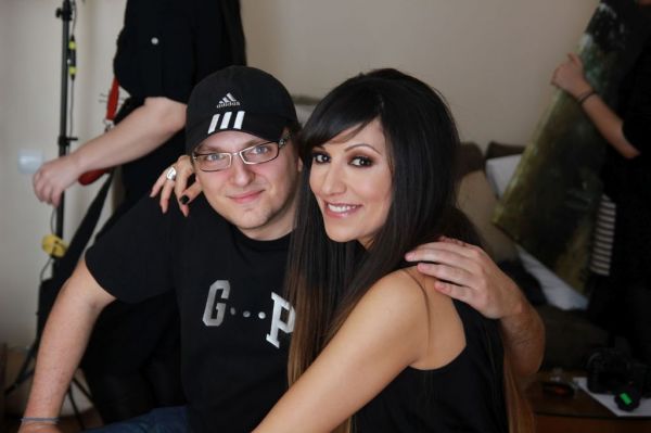 Μαρία Ιακώβου: Backstage από το νέο της video clip «Πάντα Κρατάει Λίγο»