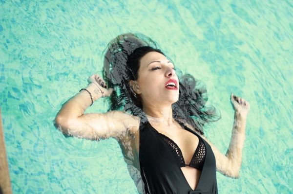 Μαρία Ιακώβου: Backstage από το νέο της video clip «Πάντα Κρατάει Λίγο»