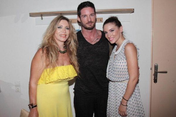 Δείτε την μητέρα και τον αδερφό της Αθηνάς Οικονομάκου