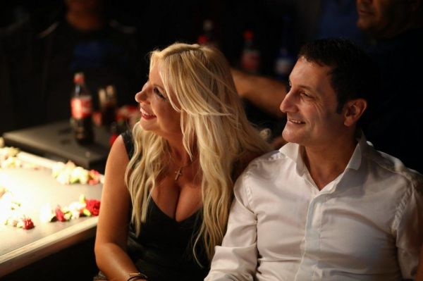 Δείτε πως γιόρτασε την πρώτη επέτειο γάμου της γνωστή Ελληνίδα τραγουδίστρια