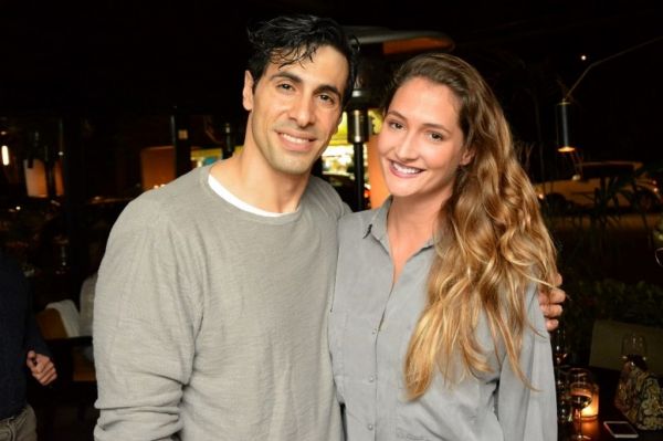 Μπέζος-Τρύπη: Διασκέδασαν στο Ψυχικό με φίλους και συναδέλφους