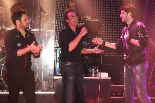 Όλγα Kιουρτσάκη: Με τον φίλο της στα μπουζούκια 