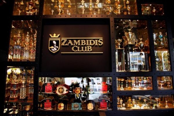 Στα «άδυτα» του γυμναστηρίου kick boxing του Μιχάλη Ζαμπίδη