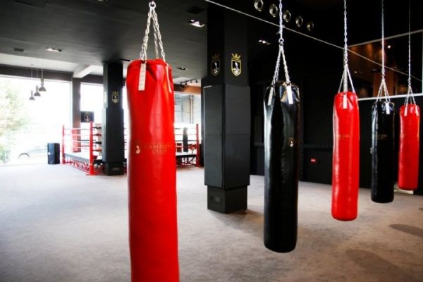 Στα «άδυτα» του γυμναστηρίου kick boxing του Μιχάλη Ζαμπίδη