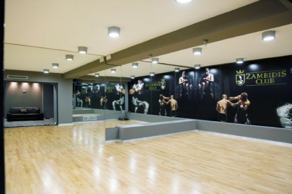 Στα «άδυτα» του γυμναστηρίου kick boxing του Μιχάλη Ζαμπίδη