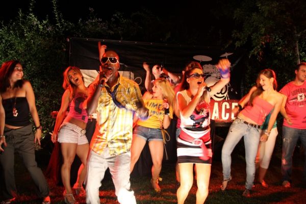 MTV: Πάρτι με τους Vegas