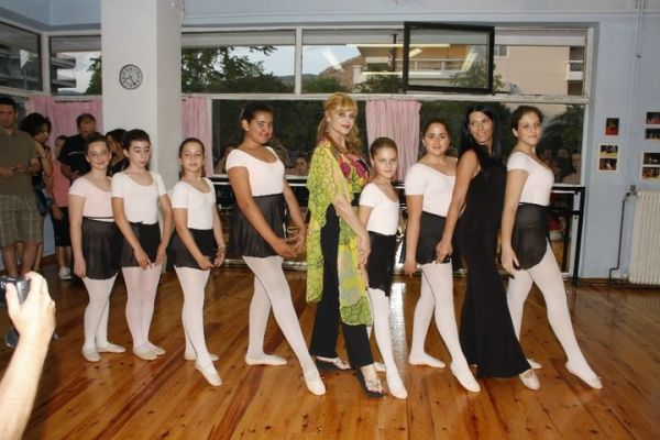 Τρυπώσαμε στη σχολή χορού της Μαρίας Ιωαννίδου