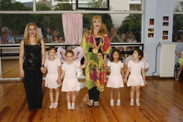 Τρυπώσαμε στη σχολή χορού της Μαρίας Ιωαννίδου