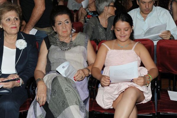 Μετά την πρεμιέρα, έξοδος για την Μιμή Ντενίση