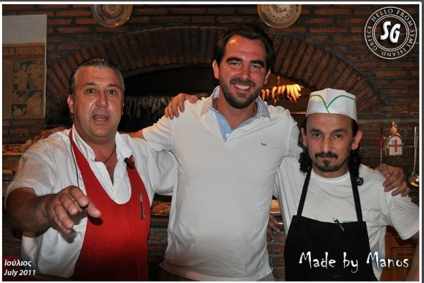 Καρέ-καρέ οι διακοπές Νικόλαου-Τατιάνα στη Σύμη 