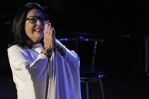 Παντρεύεται η Νάνα Μούσχουρη!