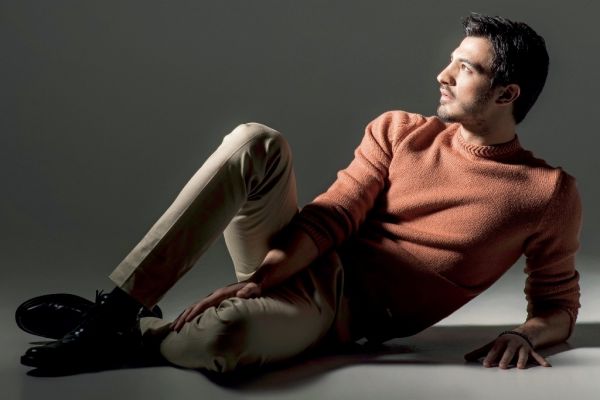 Ποιος γνωστός τραγουδιστής λέει ενοχλημένος: «Με έβγαλαν κοκάκια και πρεζάκια»;