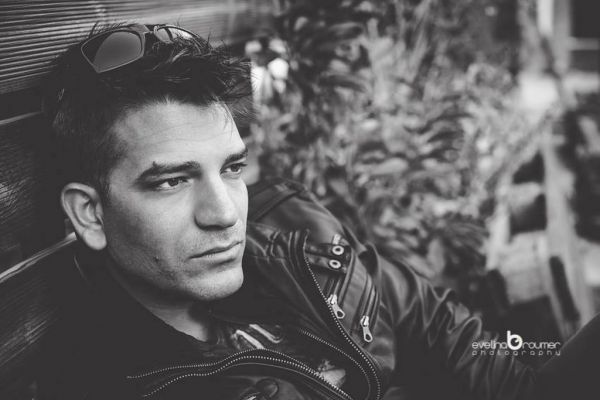 Ο θαυμαστής του Παντελίδη και τραγουδιστής, Στέλιος Ζήσος