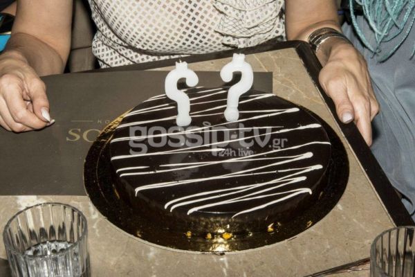 H πιο τρυφερή αγκαλιά ανήμερα των γενεθλίων της για γνωστή Ελληνίδα (Φωτό)