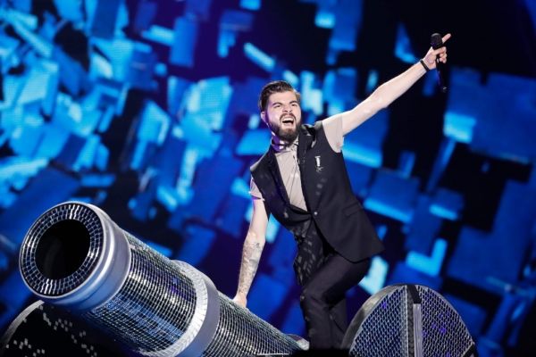 Eurovision 2017: Ρουμανία: Με κανόνια και σέξι λίκνισμα στη σκηνή 