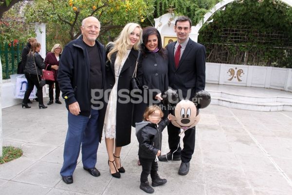 Φαίη Ξυλά – Κωνσταντίνος Γιαννακόπουλος: Το φωτογραφικό άλμπουμ της βάπτισης τους γιου τους