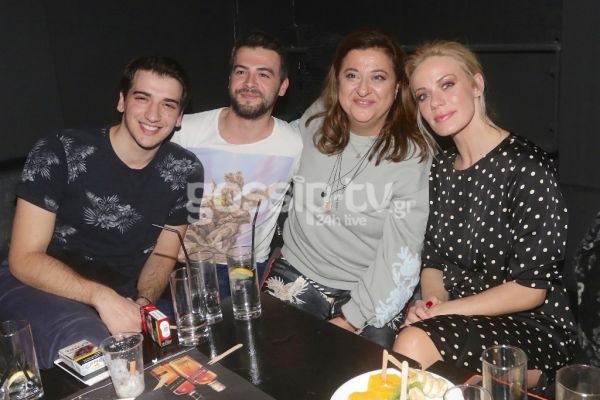 Ζέτα Μακρυπούλια: Διασκέδασε στον Μιχάλη της με τους…