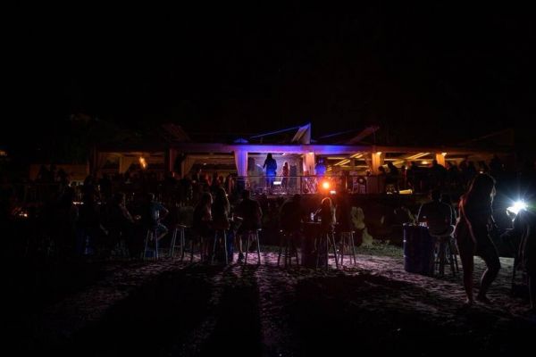 Κοσμοσυρροή για την εμφάνιση του Δάντη και του γιου του στο Ξυλόκαστρο