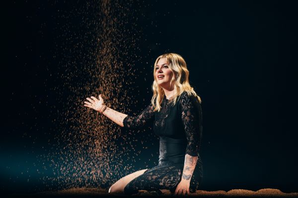 2505014_Sarah Louise Bennett_EBU_37669-Enhanced-NR.jpg