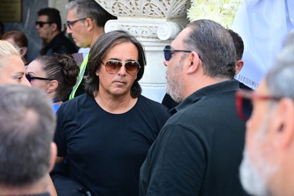 ΕΞΟΔΙΟΣ ΑΚΟΛΟΥΘΙΑ ΤΟΥ ΤΡΑΓΟΥΔΙΣΤΗ ΔΗΜΗΤΡΗ ΚΟΚΟΤΑ