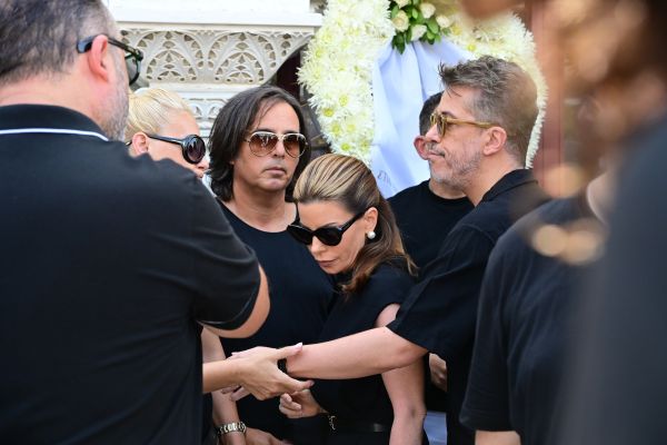 ΕΞΟΔΙΟΣ ΑΚΟΛΟΥΘΙΑ ΤΟΥ ΤΡΑΓΟΥΔΙΣΤΗ ΔΗΜΗΤΡΗ ΚΟΚΟΤΑ