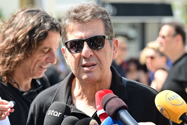 ΕΞΟΔΙΟΣ ΑΚΟΛΟΥΘΙΑ ΤΟΥ ΤΡΑΓΟΥΔΙΣΤΗ ΔΗΜΗΤΡΗ ΚΟΚΟΤΑ