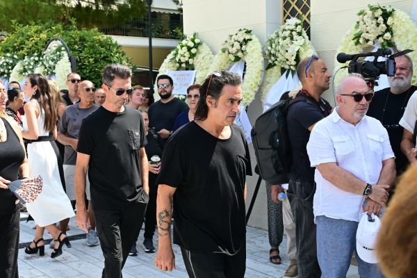 ΕΞΟΔΙΟΣ ΑΚΟΛΟΥΘΙΑ ΤΟΥ ΤΡΑΓΟΥΔΙΣΤΗ ΔΗΜΗΤΡΗ ΚΟΚΟΤΑ