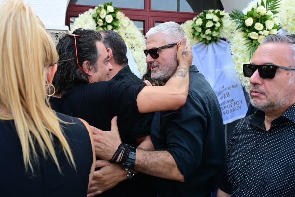 ΕΞΟΔΙΟΣ ΑΚΟΛΟΥΘΙΑ ΤΟΥ ΤΡΑΓΟΥΔΙΣΤΗ ΔΗΜΗΤΡΗ ΚΟΚΟΤΑ