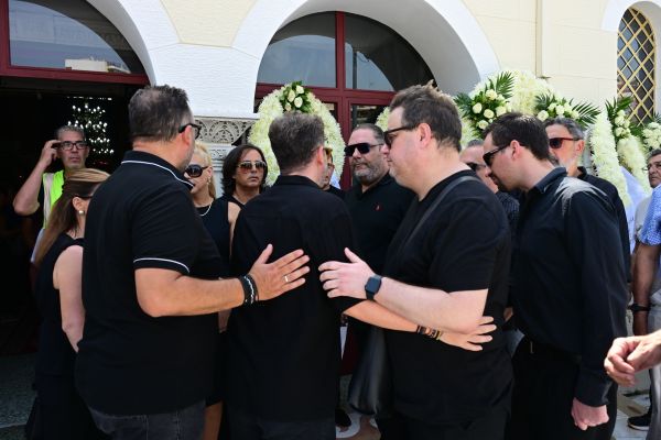 ΕΞΟΔΙΟΣ ΑΚΟΛΟΥΘΙΑ ΤΟΥ ΤΡΑΓΟΥΔΙΣΤΗ ΔΗΜΗΤΡΗ ΚΟΚΟΤΑ