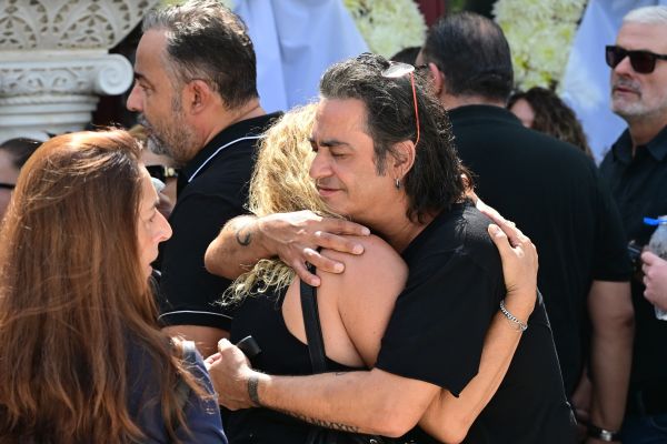ΕΞΟΔΙΟΣ ΑΚΟΛΟΥΘΙΑ ΤΟΥ ΤΡΑΓΟΥΔΙΣΤΗ ΔΗΜΗΤΡΗ ΚΟΚΟΤΑ