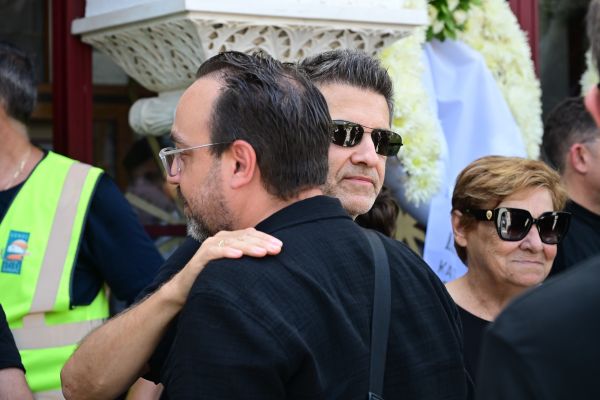 ΕΞΟΔΙΟΣ ΑΚΟΛΟΥΘΙΑ ΤΟΥ ΤΡΑΓΟΥΔΙΣΤΗ ΔΗΜΗΤΡΗ ΚΟΚΟΤΑ