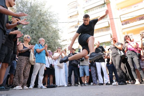 ΕΞΟΔΙΟΣ ΑΚΟΛΟΥΘΙΑ ΤΟΥ ΤΡΑΓΟΥΔΙΣΤΗ ΓΙΩΡΓΟΥ ΜΑΖΩΝΑΚΗ