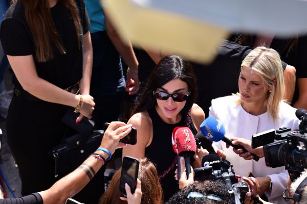 ΠΑΝΟΡΑΜΙΚΕΣ ΕΙΚΟΝΕΣ ΑΠΟ ΤΗΝ  ΕΞΟΔΙΟ ΑΚΟΛΟΥΘΙΑ ΤΟΥ ΤΡΑΓΟΥΔΙΣΤΗ ΓΙΩΡΓΟΥ ΜΑΖΩΝΑΚΗ