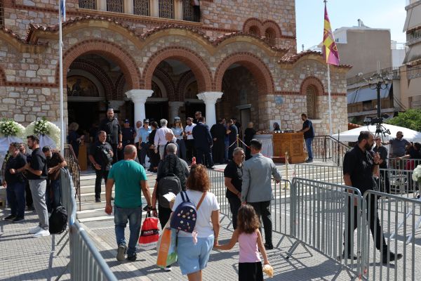 ΕΞΟΔΙΟΣ ΑΚΟΛΟΥΘΙΑ ΤΟΥ ΤΡΑΓΟΥΔΙΣΤΗ ΓΙΩΡΓΟΥ ΜΑΖΩΝΑΚΗ