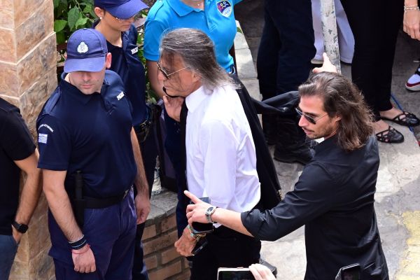 ΠΑΝΟΡΑΜΙΚΕΣ ΕΙΚΟΝΕΣ ΑΠΟ ΤΗΝ  ΕΞΟΔΙΟ ΑΚΟΛΟΥΘΙΑ ΤΟΥ ΤΡΑΓΟΥΔΙΣΤΗ ΓΙΩΡΓΟΥ ΜΑΖΩΝΑΚΗ