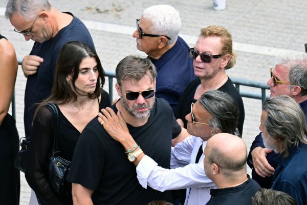 ΠΑΝΟΡΑΜΙΚΕΣ ΕΙΚΟΝΕΣ ΑΠΟ ΤΗΝ  ΕΞΟΔΙΟ ΑΚΟΛΟΥΘΙΑ ΤΟΥ ΤΡΑΓΟΥΔΙΣΤΗ ΓΙΩΡΓΟΥ ΜΑΖΩΝΑΚΗ