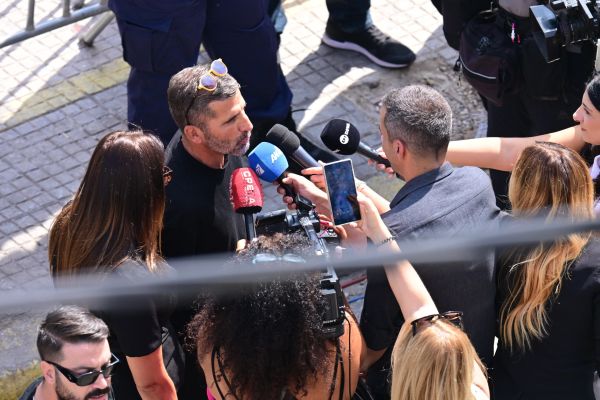 ΠΑΝΟΡΑΜΙΚΕΣ ΕΙΚΟΝΕΣ ΑΠΟ ΤΗΝ  ΕΞΟΔΙΟ ΑΚΟΛΟΥΘΙΑ ΤΟΥ ΤΡΑΓΟΥΔΙΣΤΗ ΓΙΩΡΓΟΥ ΜΑΖΩΝΑΚΗ