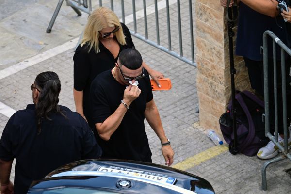 ΠΑΝΟΡΑΜΙΚΕΣ ΕΙΚΟΝΕΣ ΑΠΟ ΤΗΝ  ΕΞΟΔΙΟ ΑΚΟΛΟΥΘΙΑ ΤΟΥ ΤΡΑΓΟΥΔΙΣΤΗ ΓΙΩΡΓΟΥ ΜΑΖΩΝΑΚΗ