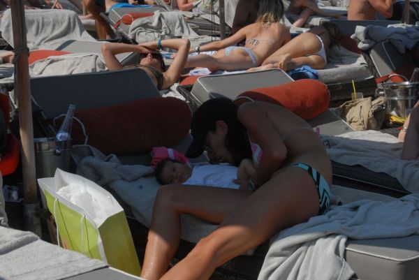 Μαρίνα Βερνίκου and son