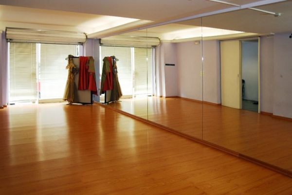 Δείτε τη χλιδάτη σχολή της Μιμής Ντενίση